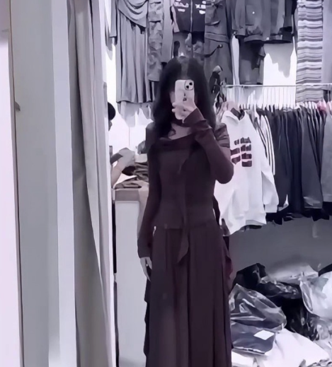 南京大學高顏值反差婊美女 張捷婷，齊劉海白T恤美女 上位騎乘式插入雞巴高潮淫蕩呻吟 私下性愛影片曝光外流 - 18J.TV